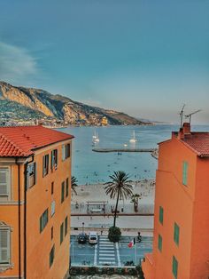 an aerial view of the beach and ocean from a high rise apartment building in nice sunny weather