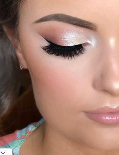 Eyeshadow For Wedding Bride, Bridal Makeup Ideas Natural Glam, Make Up For Brides Natural, Natural Bridal Make Up Fair Skin, Natural Makeup Look For Wedding Brides, Sparkly Bride Makeup, Blush Pink Wedding Makeup Looks, Brides Wedding Makeup, Wedding Makeup Light Pink