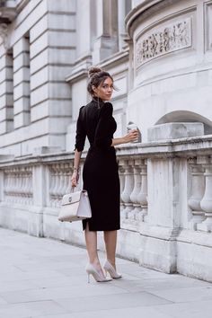 Powerful Women Fashion, Androgynous Fashion Women, Business Casual Womens Fashion, Lydia Elise Millen, Pijamas Women, Walking Down The Street, Iranian Women Fashion, Young Women Fashion, Womens Fashion Casual Winter