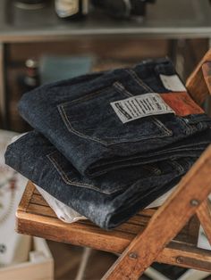 We delivers good quality denim time after time - and these original  jeans showcase this effortlessly. Constructed from 13.5oz indigo denim, woven with Siro Spinning yarns to create an authentic '70s/80s style fabric. they’re cut to a slim fit and are signed off with a woven brand tag too.