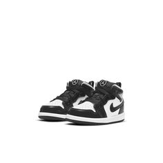 Best gifts for newborns/babies! Baby Air Jordans, Air Jordan Sneakers Baby, Jordans For Baby, Baby Jordans Boy, Newborn Jordan Shoes, Gifts For Newborns, Air Jordan 1 Mid Se, Air Jordan 1 Mid, Jordan 1 Mid