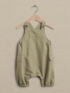 Journey through the seasons in soft, beautiful, naturally breathable cotton and linen.  From first laughs to first steps, our bubble one-piece is perfect for every milestone with buttoned shoulder straps and elastic hems that keep up with little expl Trendy Romper, Vintage Baby Boys, Makeup Images, Cool Baby Clothes, Neutral Baby Clothes, Outdoor Baby, Pants Sewing Pattern, Linen Romper, Ootd Inspo