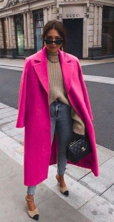 Pink Jacket And Leggings Outfit, Bright Fall Fashion, Looks Pinterest, Coat Outfit, Office Outfits Women, Event Outfit, Pink Coat, Looks Street Style, Fashion Mistakes