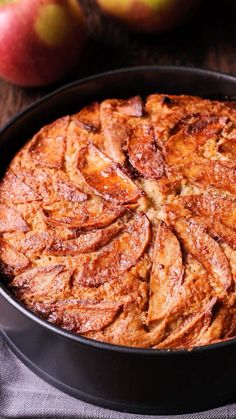 Cinnamon Sugar Apples, Apple Cinnamon Cake, Easy Apple Cake, Apples Cinnamon, Caramelised Apples, Apple Dessert, Basic Cake, Cinnamon Cake, Cinnamon Roll Cake