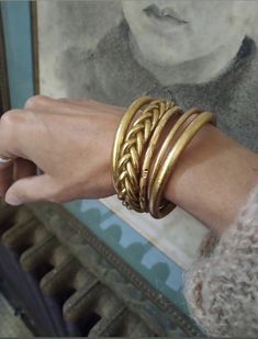 Antique Bangles, Aged Cheese, Glass Bangles, Beading Jewelery, Going For Gold, School Jewelry, Gold Aesthetic, Classy Jewelry