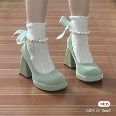 Mode Style Anglais, Παπούτσια Nike Free, Pretty Heels, Dr Shoes, Cute Shoes Heels, Kawaii Shoes, Green Heels, Stunning Shoes, Fancy Shoes