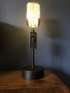 Microphone Lamp Music Themed Bedroom Aesthetic, Repurposed Electronics, Music Bedroom Aesthetic, Vintage Music Room, Barbershop Decor, Music Room Office