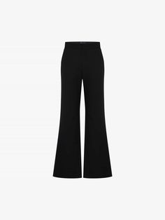 MO&Co. Women's Wool Wide Leg Pants Crafted from comfortable and warm merino wool, these pants are expertly tailored for a straight silhouette. They are designed with a mid-high waist and have functional pockets for easy all-day wear. Features : - Mid waisted, full length, with wide and slightly flared hem- Hook-and-bar closure and Side seam pocket- Made from 100% Merino wool Code: MBD3PAT024The back length of size M is 106cmMATERIALS & CARE Material: 100% WoolREMINDER: All items are measured man