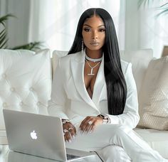 Boss Black Women, Home Office Neutral, Women Home Office, Business Portraits Woman, Office Neutral, College Graduation Pictures Poses, Headshots Women, Graduation Picture Poses