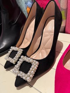 Pearl Jewel Pointed Stiletto Nora Fleming Minis, Baby Stella, Shoes Heels Classy, Pearl Jewels, Heels Classy, Fall Fits, Pointed Toe Heels, Baby Boy Shoes, Boot Brands