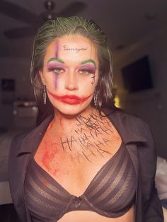 Woman Joker Makeup, Clown Jokes, Christmas Eye Makeup Ideas, Diy Joker Costume, Female Joker Halloween, Female Joker Costume, Halloween Pumpkin Painting Ideas, Halloween Pumpkin Painting