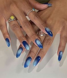 Nail Design Glitter, Blue Ombre Nails, Prettiest Celebrities, Easy Nails, Smink Inspiration, Simple Gel Nails, Casual Nails