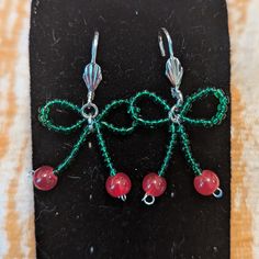 Charming Earrings With Green Beaded Bows And Red Bead Accents Resemble Hanging Cherries. Each Set Is Handmade With Love And Care Fish Hook Earring Finding Made From: Iron, Brass, Zinc New Never Worn I Have A Couple Pre-Made ! Will Ship The Same Or Next Day! Christmas Earrings Diy, Beaded Christmas Earrings, Holiday Jewelry Ideas, Artworks Ideas, Diy Christmas Earrings, Cherry Jewelry, Bead Things, Diy Tassel Earrings, Beaded Projects