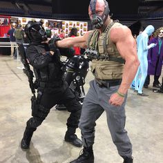 Bane Costume Men, Bane Aesthetic, Bane Costume, Bane Cosplay, Bane Batman, Scary Photos, Video Gamer, Bat Family, Couple Halloween