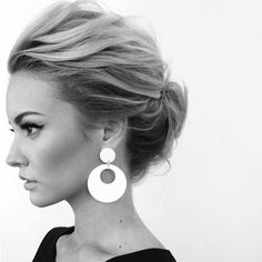 30+ Modern Medium Hairstyles For A Clean-Cut Hollywood Look! Simple Updo, Easy Updo Hairstyles, Pop Tart, Penteado Cabelo Curto, Short Hairstyle, Wedding Hair And Makeup, Bridesmaid Hair, Hair Updos, Up Hairstyles