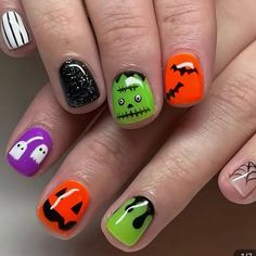 Halloween Nail Art Set, 24pcs Pre-Designed Short Square Fake Nails, Mixed Color Glossy Finish With Pumpkins Frankenstein Webs Bats And Ghosts So Much Fun I Got A Few Available They Are Sold Out Already Short Fall Nails, Halloween Nail Ideas, Halloween Nails Easy, Cute Pumpkins, Nail Art Halloween, Halloween Press On Nails, Nagel Tips, Manicure Tips, Nails For Women