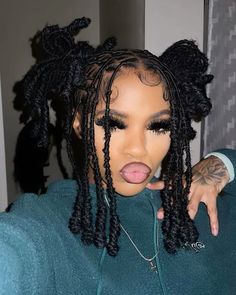 Soft Loc Bob Hairstyles, Flat Hairstyles For Black Women, Invisible Loc Hairstyles, Dyed Faux Locs, Styles For Invisible Locs, Baddie With Locs, Short Soft Locs Hairstyles, Faux Locs Bob