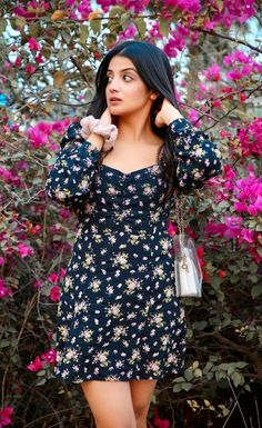 Western Outfits Photography, One Piece Photoshoot Poses Couple, Photography Poses For Short Women, Photo Poses One Piece, Poses On One Piece Dress Short, Onepiece Pose Ideas, Onepiece Dresses Aesthetic, Photo Poses For Frock, Short Frok Photo Poses