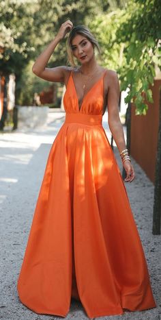 Rochii de bal din spaghete fermecătoare portocalii Orange Princess Dress, Orange Prom Dresses, Dress Display, Simple Prom Dress, Prom Dresses Modest, Long Prom Dresses, Evening Party Dress, Long Prom Dress, Evening Dresses Long