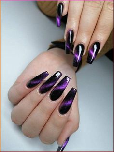 Nail Art Purple And Black, Dark Purple Long Nails, Nails For Dark Purple Dress, Black And Dark Purple Nails, Purple Gothic Nails, Purple And Black Acrylic Nails, Dark Purple Nails Designs, Purple Nail Designs Simple, Black And Purple Nail Designs