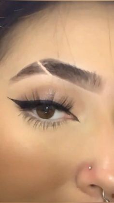 Eyebrow Slits Ideas, Eyebrows Slits Women, All Piercings Types Face, Eyebrow Slits Women, Slits In Eyebrows, Eyebrow Cuts Women, Mexican Eyebrows, Eye Brow Design, Cejas Aesthetic