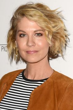 Jenna Elfman at the 2017 Los Angeles premiere of ‘The Comedian.’ (Photo: Carrie Nelson/ImageCollect) One Length Bobs, Jenna Elfman, Celebrity Hairstylist, Best Short Hairstyles, The Comedian, Celebrity Hair Stylist