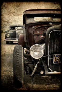 an old fashioned car is parked on the street