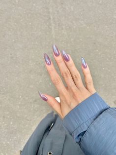 Medium Winter Nails 2023 - 2024 18 Ideas: Stay Trendy and Cozy! - Women-Lifestyle.com Sumika Dazzling Gel Nails, Unusual Nail Colors, Faerie Nails, Pointed Nail Designs, Purple Chrome Nails, Kimono Bathrobe, Nagellack Trends, Gown Suit, Silver Nail