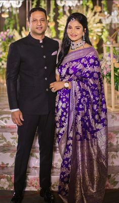 Banarsi Saree Latest Design, Banarsi Saree Look For Reception, Purple Saree Bride, Violet Banarasi Saree, Benarasi Saree Wedding, Latest Bridal Sarees, Dress Necks, Purple Banarasi Saree, Sarees Ideas