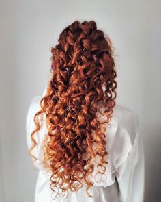 Beautiful naturally curly long bridal hairstyle, mermaid braid with a boho vibe! Flowers in for pretty, red /ginger wedding hair #naturallycurlyhairstyle #curlybridalhair #curlyweddinghair #naturallycurlybridalhair #devonbeachwedding #ukbeachwedding #bridalhairstylistcornwall #bridalhairstylistdevon #bohobride #devonbeaches #coastalweddingveunue #devonwedding #bridalhaircornwall #bridalhairdevon #cornwallwedding #bridalhairplymouth #southwestbrides #cornwallbride #ukbridalhair #plymouthwedding Ginger Wedding Hair, Hairstyle Mermaid, Red Hair Brides, Ginger Wedding, Curly Hair Inspo, Curly Bridal Hair, Frizzy Curls, Bridal Hairstylist, Fiery Red Hair