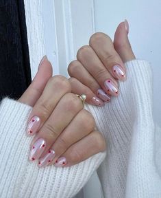 25+ ADORABLE VALENTINES DAY NAIL IDEAS | PINK & RED HEART NAILS YOU WILL LOVE — ASHLINA KAPOSTA French Tip Fake Nails, Nails French Tip, Fake Nails With Glue, Nails French