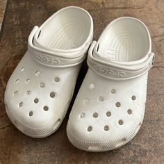 White Crocs. Men’s 4/Womens 6. No Flaws. Wash Em Up And The Will Look Brand New. White Crocs Inspo Charms, White Crocs Aesthetic, Crocs With Charms, Crocs Aesthetic, Infinite Money, White Crocs, Custom Sneakers Diy, Summer Wishlist, Crocs Men