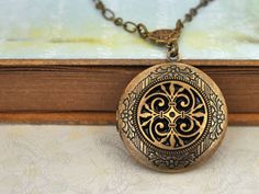 Celtic knot locket in antiqued brass hangs on antiqued brass chain with lobster clasp. No beginning and no ending, the eternity of life. Measurement: Locket is about 1.3 inch (33mm) wide on 18 inch chain. If you have a preferred length for the chain, please let me know in message to seller box and I will adjust it before shipping. Silver plated version listed here, http://www.etsy.com/listing/89558480/the-eternal-knot-celtic-knot-locket?ga_search_query=knot%2Blocket%2B&ga_search_type=user_sh Antique Gold Medallion Locket Necklace With Intricate Design, Bohemian Antique Gold Brass Locket Necklace, Antique Gold Medallion Locket Necklace In Bohemian Style, Antique Gold Bohemian Medallion Locket Necklace, Bohemian Antique Gold Medallion Locket Necklace, Nickel-free Brass Medallion Locket Necklace, Antique Gold Brass Locket Necklace For Gift, Antique Gold Bohemian Locket Necklace, Bohemian Brass Locket Necklace