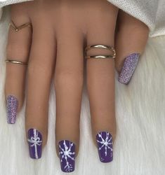 Christmas Nails Purple And Silver, Purple Holiday Nails Winter, Holiday Nails Purple, Purple Christmas Nails Acrylic, Christmas Fingernail Designs, Christmas Nails Coffin Winter, Purple Xmas Nails, Short Coffin Christmas Nails, Purple Snowflake Nails