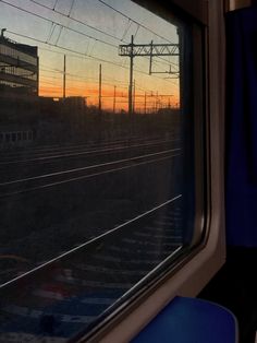 Vista da treno Amy Core Aesthetic, Amy Core, Train Sunset, Training Playlist, Train View, Aesthetic Train, Train Light, Light Landscape