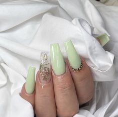 Green Acrylic Nails, Unghie Nail Art, January Nails, Green Nail Polish, Green Nail, Polygel Nails, Simple Acrylic Nails, Acrylic Nails Coffin Short