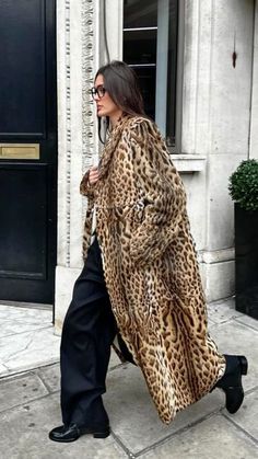 Chicago Fits, Leopard Coat Outfit, Leopard Print Outfit, Madrid Outfits, Flamboyant Natural, Trendy Fall Fashion, Fashion Gone Rouge, Leopard Print Outfits