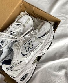 New Balance 530 White, Preteen Shoes, Vintage Style Shoes, Men's Athletic Shoes, Shoes Teen, Women's Running Shoes, Aesthetic Shoes