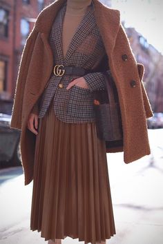 Latina Outfit, Skirt Pleated, Pleated Skirts, Color Inspo, Brown Coat, Jeans Outfit, 가을 패션, Hijab Outfit