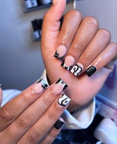 Short Nail Designs Pink And Black, Short Freestyle Nail Designs, Kaw Nails, Cute Short Nail Sets, Short Freestyle Nails, College Nails, Freestyle Nails, Acrylic Nail Set