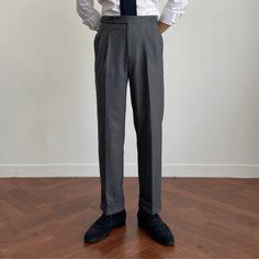 Types Of Folds, Business Pants, Pleated Trousers, Mens Dress Pants, Suit Pants, Extra Fabric, Pleated Pants, Grey Pants, Tailored Trousers