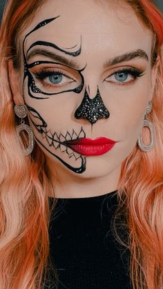 Half glam and half skull halloween make-up Half Face Sugar Skull Makeup, Half Face Catrina Makeup, Sugar Skull Makeup Half Face, Skull Makeup Half Face, Half Skull Makeup Halloween, Half Face Skull Makeup, Skeleton Makeup Half Face, Half Skull Face Makeup, Glam Skull Makeup