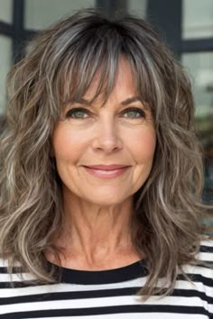 Shoulder Length Hair With Bangs Over 50, Shoulder Length Grey Hair With Bangs, Grey Hair Inspiration Older Women, Long Hair Older Women, Edge Ideas, Kort Bob, Short Haircuts For Older Women, Classic Bob Haircut, Medium Shag Haircuts