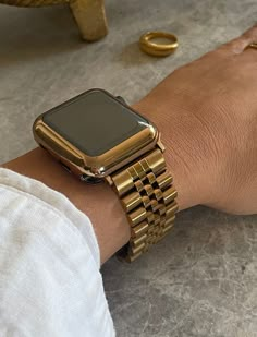 ⭐️Versatile unisex design to suit both woman's and mens Luxury styling. ⭐️ ⭐️The classic choice for luxury lovers who know how to elevate their style.  Made of the highest-quality durable stainless steel and available in a range of stylish tones.  👌🏽The watch bands are easily interchange on you apple watch for the perfect style up and to match your outfits to your occasion and style. ⭐️Apple watch Silicone Metallic body (Flexi Case) cover be added to your order if you select it. ⌚️Details: Com Luxury Rectangular Apple Watch Band With Bracelet Strap, Gold Bracelet Strap Watch Band For Everyday Use, Trendy Gold Watch Accessories For Everyday Use, Gold Apple Watch Band, Apple Watch 3, Rose Gold Apple Watch, Gold Apple Watch, Premium Watches, Gold Apple