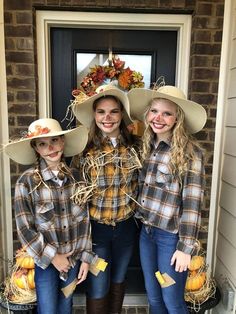 Group Scarecrow Costume, Homemade Scarecrow Costume, Cute Scarecrow Costume, Scarecrow Costumes, Halloween Bowling, 2022 Costumes, Diy Halloween Witch, Costumes For Work