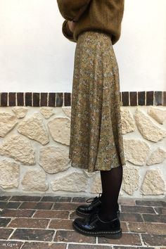 Librarian Chic Outfits, Midi Skirt Outfit, Mum Fashion, Style Muse, Fashion Mistakes, Modest Fashion Outfits, Looks Style, Mode Inspiration