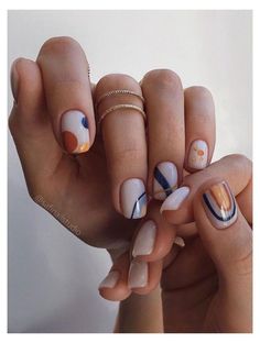 Although long nails are super in, many of us have naturally short nails. I used to think short nails were useless, but I now realize that there are so many cute designs for short nails! The Short Nail Manicure, Unghie Sfumate, Retro Nails, Minimal Nails, Short Nail Designs, Funky Nails, Short Acrylic Nails, Gel Manicure