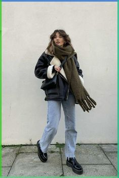 Cozy big scarf perfect for Fall and Winter. Pairs well with other neutral items. 00s Mode, Skandinavian Fashion, Winter Fashion Outfits Casual, Scarf Outfit, Outfit Chic, Cold Outfits, Looks Street Style, Looks Chic, 가을 패션