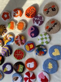 there are many crocheted buttons on the table