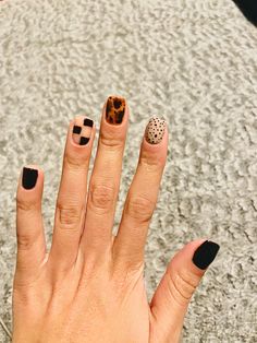 Halloween Gel Short Nails, Fall Theme Nails Simple, Fall Aesthetic Nails Short, Beach Fall Nails, Halloween Nails On Natural Short Nails, Summer Transition Nails, Simple Neutral Halloween Nails, September Nail Ideas Dip Powder, Summer To Fall Transition Nail Colors